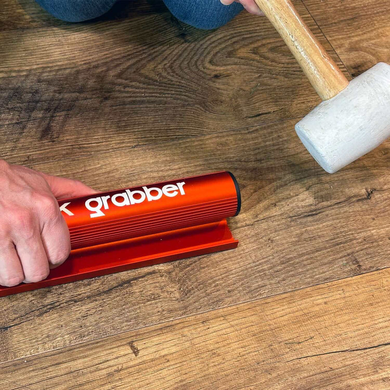 Chargez l&#39;image dans la visionneuse de la galerie, Floor Fix Pro Plank Grabber Plank Grabber is a tool for fixing gaps in floating floors. It features a &quot;Magic Grip Strip&quot; that sticks to the plank you want to move using nano-suction and without leaving any sticky residue. Plank Grabber can be used to fix
